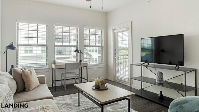 Foto del edificio - 13301 Dessau Rd