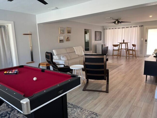 Foto del edificio - 501 SE 13th Ct