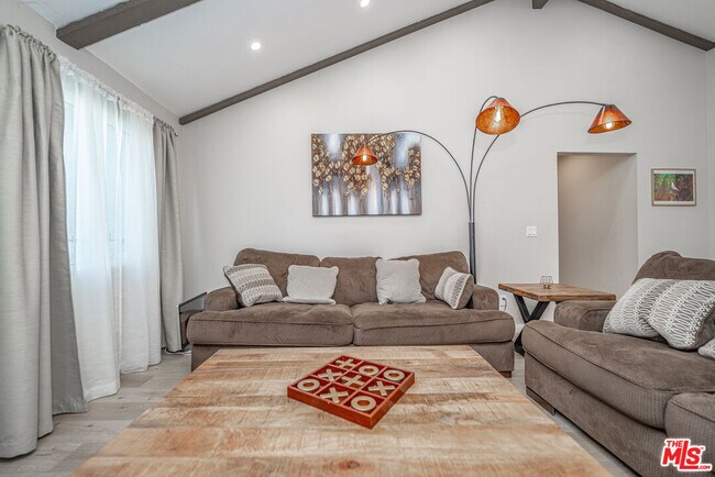 Foto del edificio - 29846 Grandifloras Rd