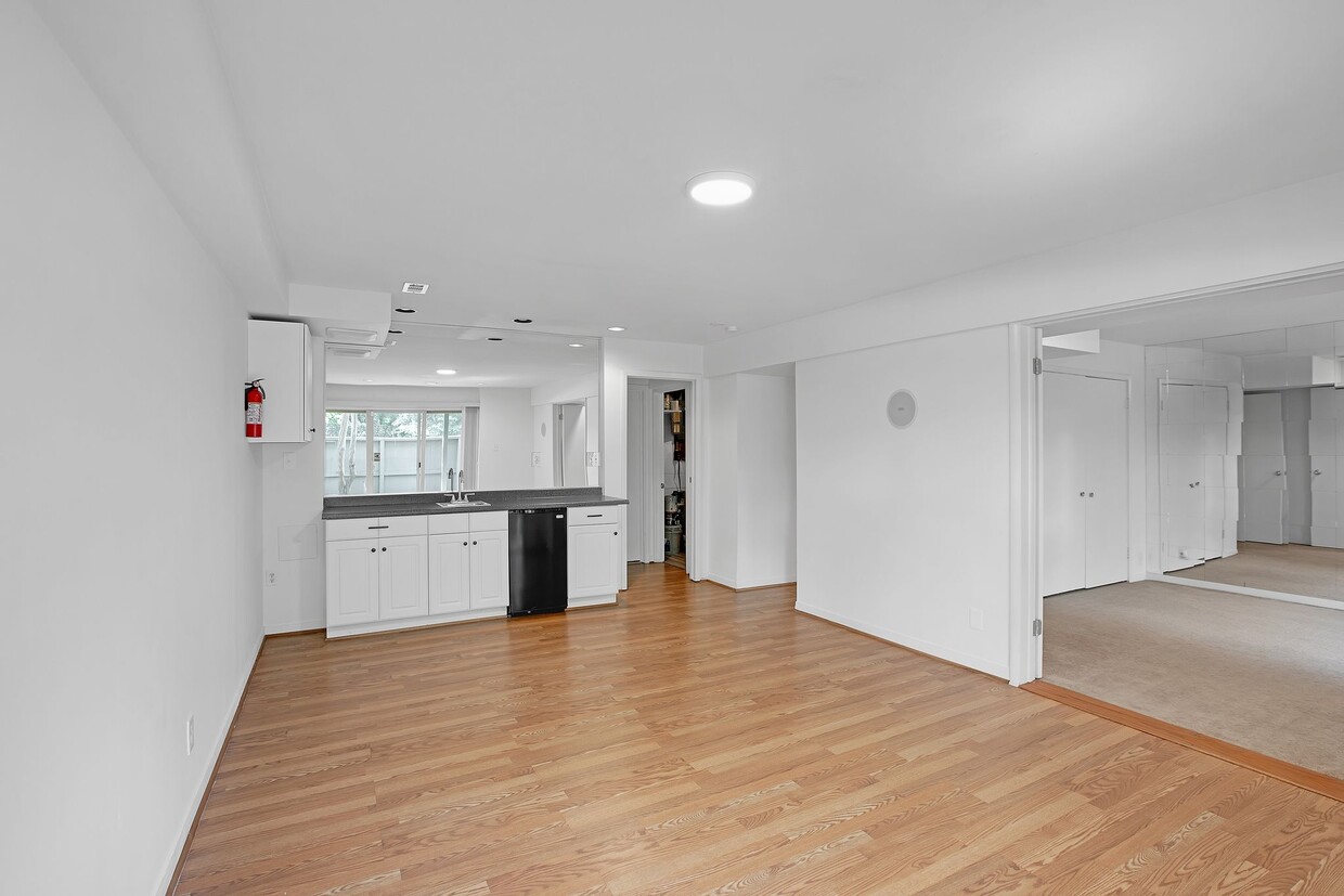 huge luxury unit - 5224 Pooks Hill Rd (Bethesda, MD)