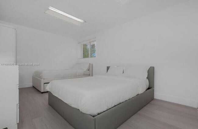 Foto del edificio - 2784 NE 30th St