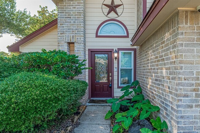 Foto del edificio - 15803 Locust Grove Dr