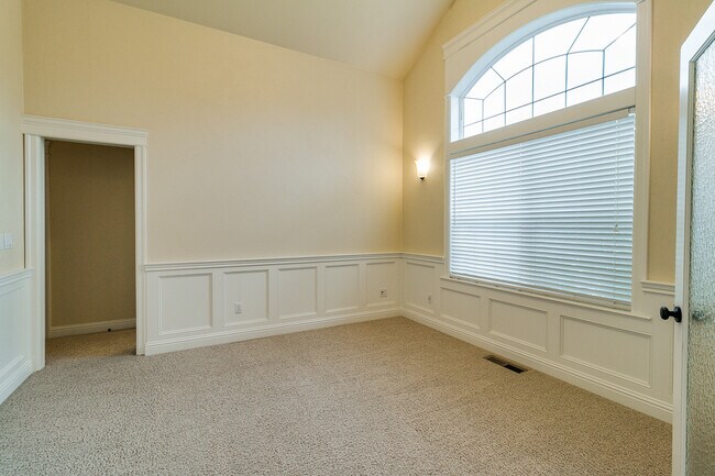 Foto del edificio - Beautiful 4-Bedroom, 3-Bath Home With Central Heat & A/C!