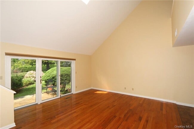 Building Photo - 218 Stoneway Ln