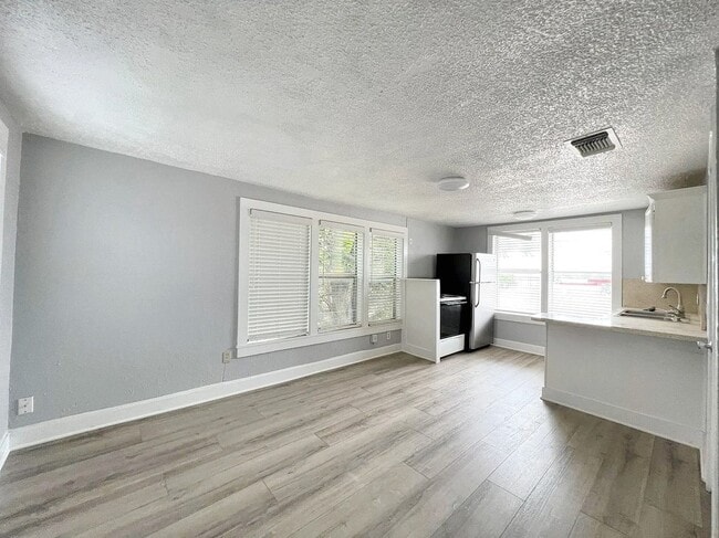 Foto del edificio - 5637 Birchman Ave