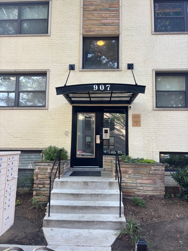 Building Photo - 907 Euclid St NW