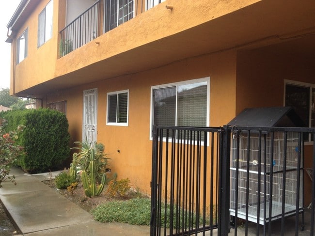 Building Photo - 5708 Woodman Ave
