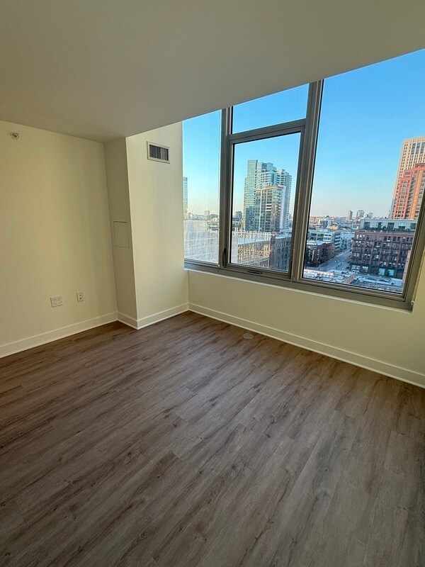 Foto del edificio - 641 W Lake St