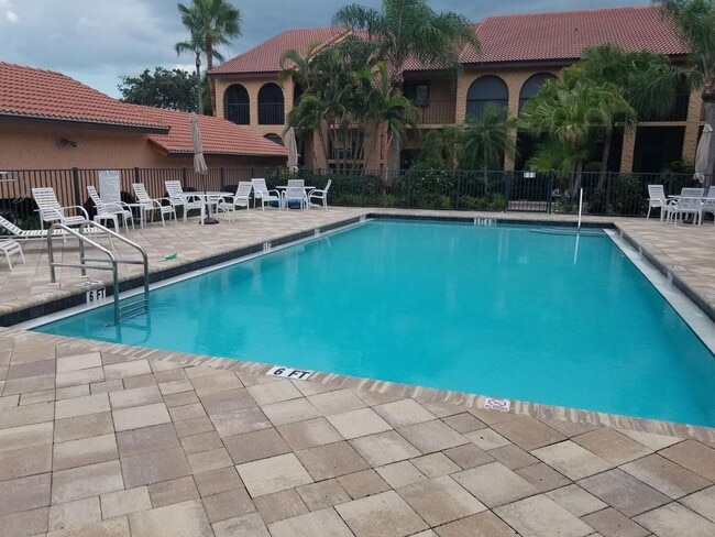 Building Photo - Rose Garden Furnished Unit Available May - Nov