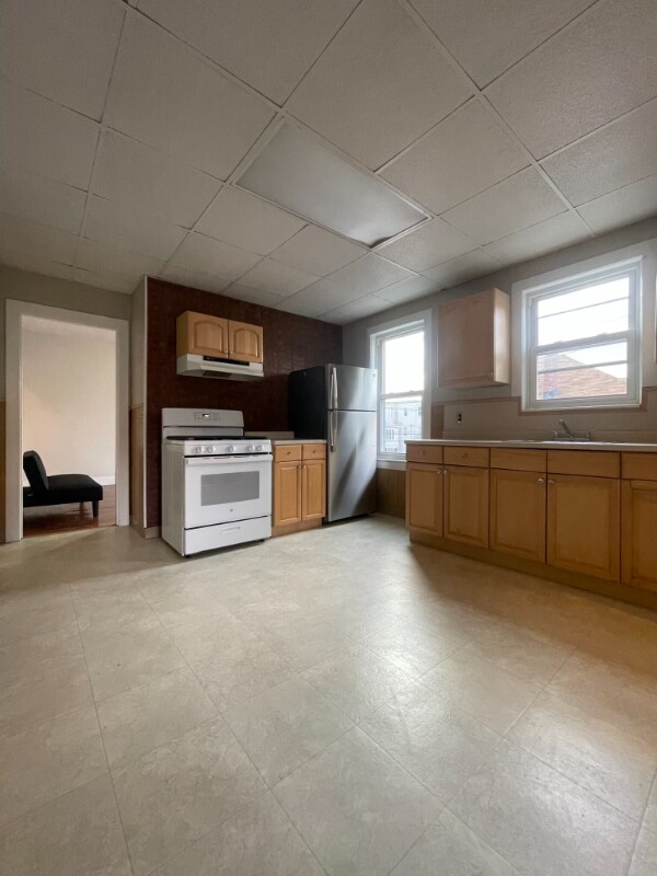 Building Photo - 50 Lambert St