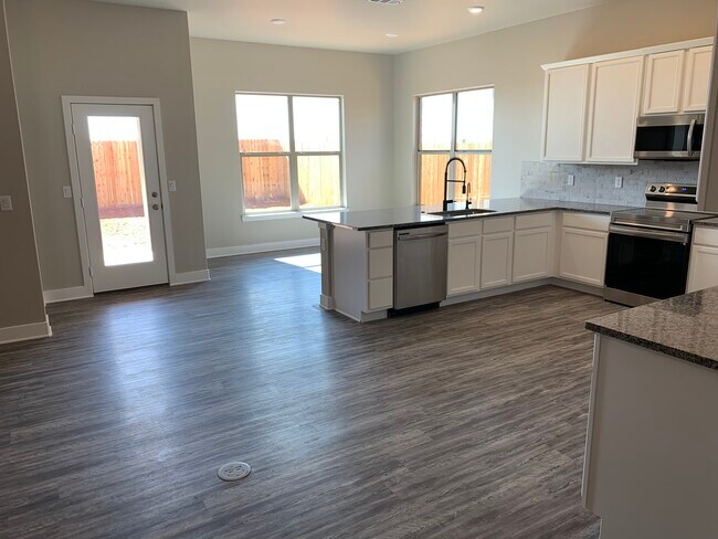 Building Photo - 2604 Ranch Ave.