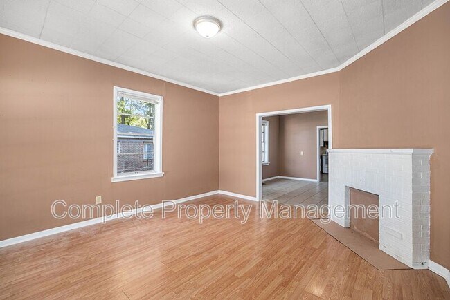 Building Photo - 817 4th Ave N