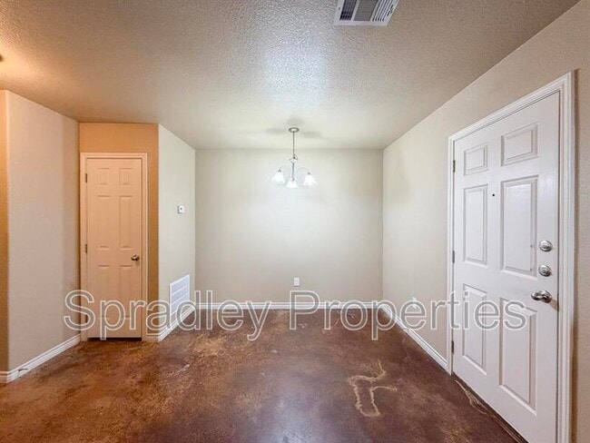 Building Photo - 1575 Kal Ct