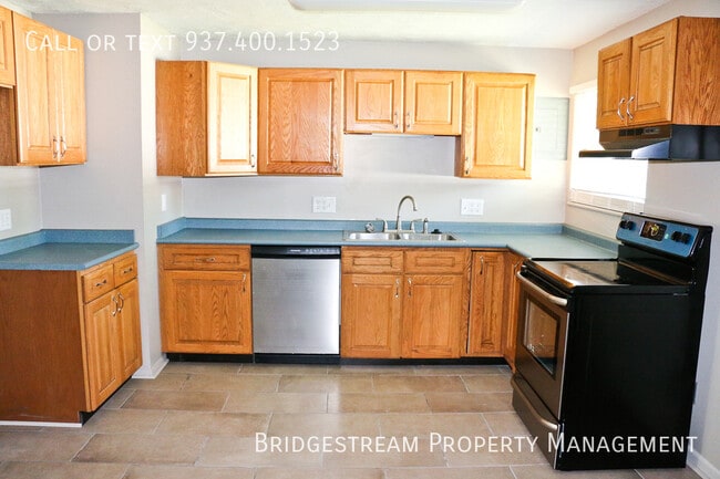 Building Photo - Beautiful 3 BR, 2 BA ranch home with 1 car...