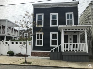 Building Photo - 233 Robinson St