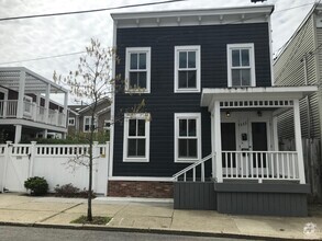 Building Photo - 233 Robinson St