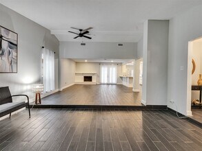 Building Photo - 2123 Quail Valley E Dr