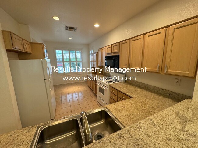 Building Photo - 2 Bed 2 Bath Sun City Roseville 55+