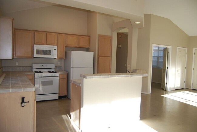 Building Photo - Single-Level Patio Home in Gated South Mea...