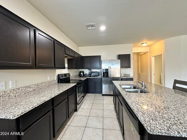 Building Photo - 5015 E Black Opal Ln