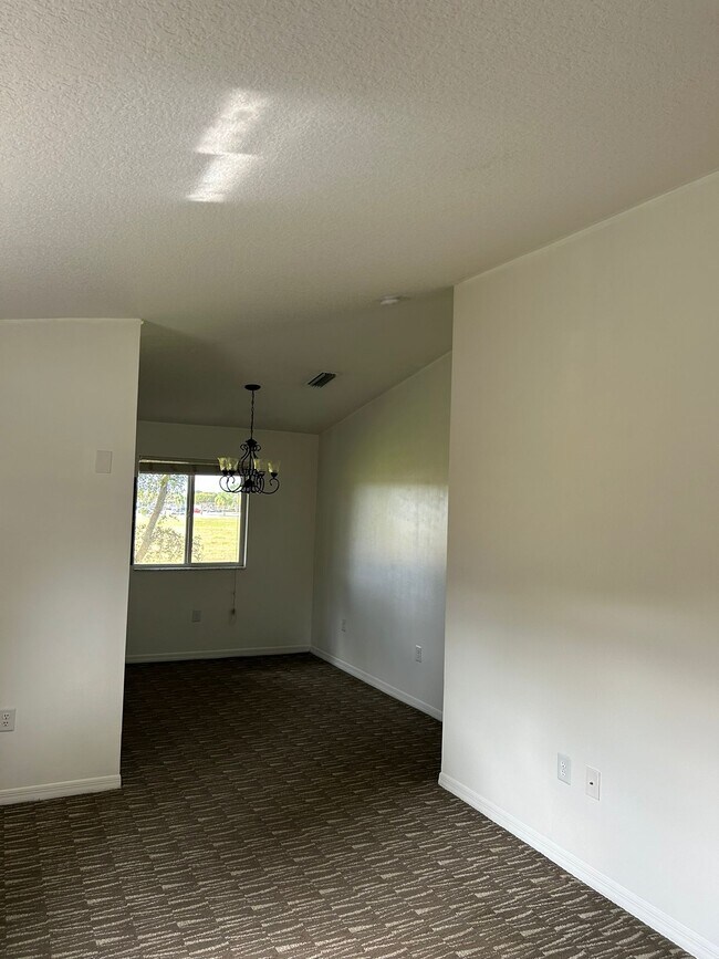 Foto del edificio - 980 NE 33rd Terrace