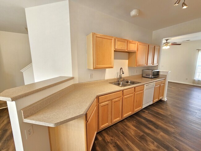 Foto del edificio - 205 Spring Crossing Cir