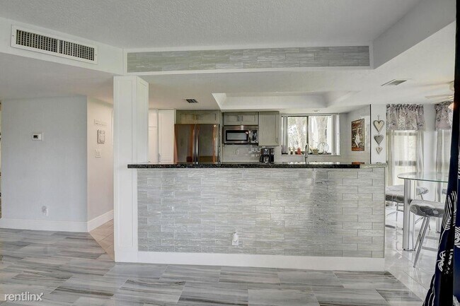 Building Photo - 3 br, 2.5 bath House - 6417 La Costa Dr Ap...