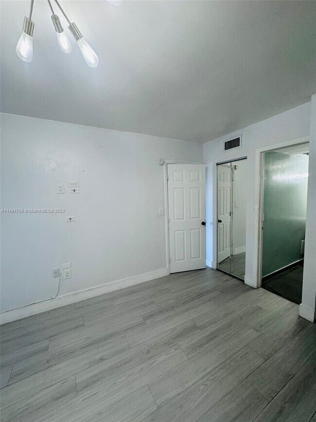 Foto del edificio - 4713 NW 7th St