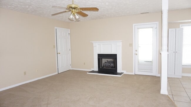 Foto del edificio - 7305 Tollhouse Dr