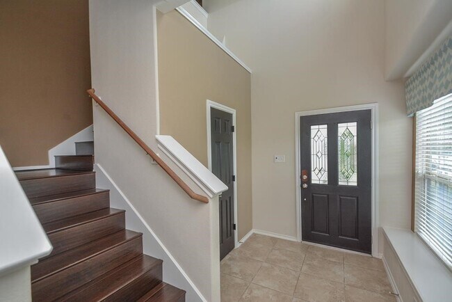 Foto del edificio - 6490 Calgary Woods Ln