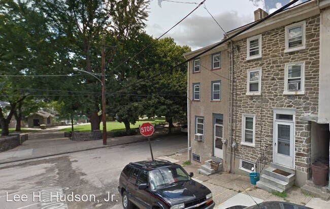 Foto del edificio - 4 br, 1 bath House - 148 Roxborough Ave