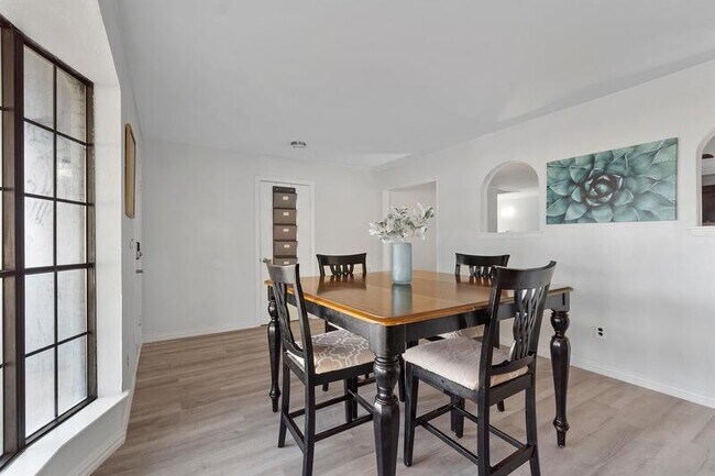 Foto del edificio - 3110 Cascade Ln