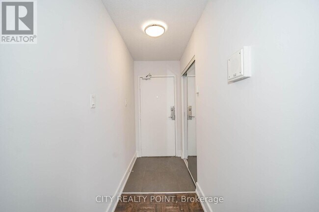 Building Photo - 33 Isabella St