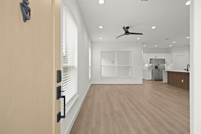 Foto del edificio - 2729 Solbrook Ln
