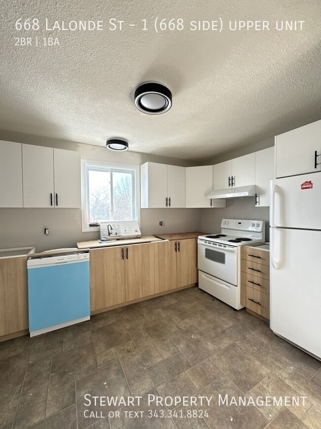 Building Photo - 668 Lalonde St