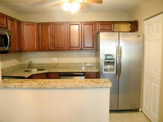 Foto del edificio - 401 Pine Glen Ln