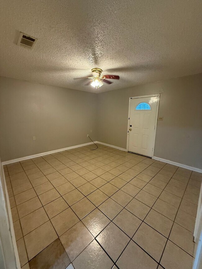 Foto del edificio - 1950-52 Helm Dr