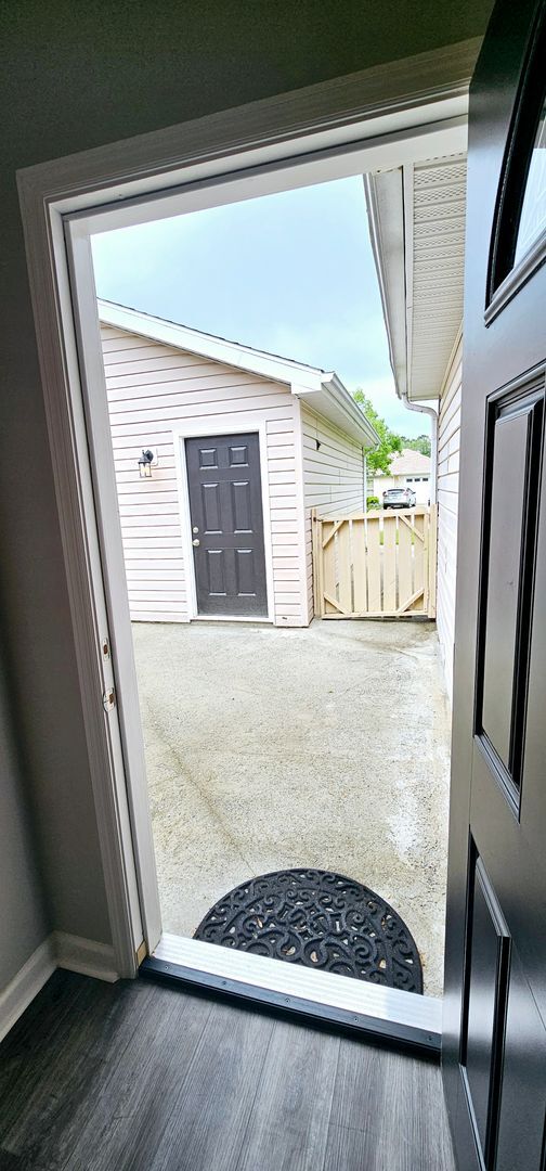 Building Photo - Spacious 2-Bed, 2-Bath Home with Modern Co...