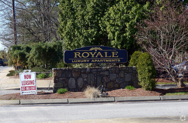 Building Photo - Royale Apartments