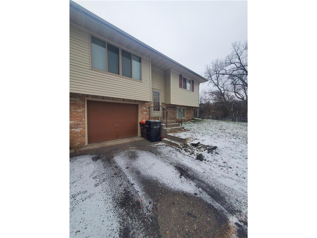 Primary Photo - 966 McKnight Rd S