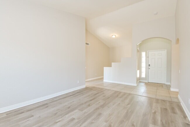 Building Photo - 9940 E Paseo San Bruno