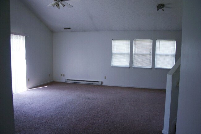 Building Photo - 2045 Rolling Meadows Ln