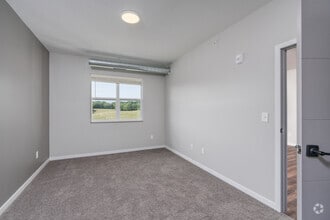 Swan Second Bedroom - Songhill41- Rent Specials