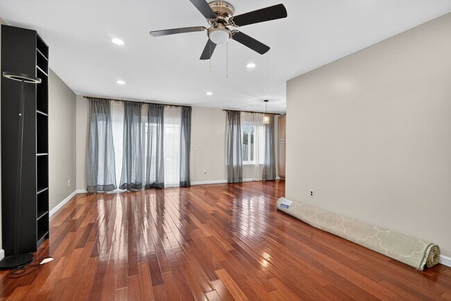 Foto del edificio - 34 Jeffrey Cir