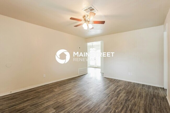 Building Photo - 3 Bedroom Pet-Friendly Home in Oklahoma Ci...