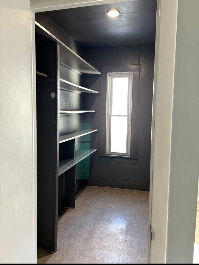 Building Photo - 185 Lake St