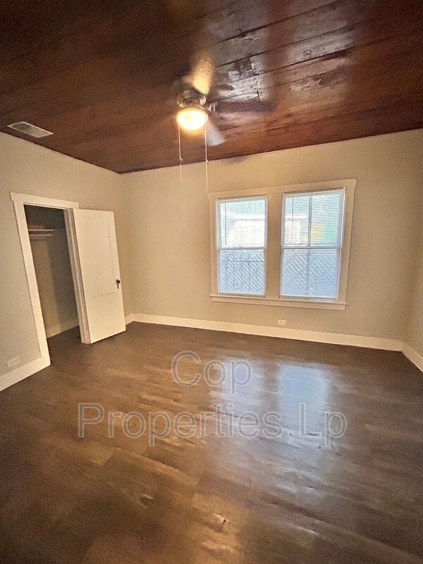 Foto del edificio - 1211 Hammond Ave