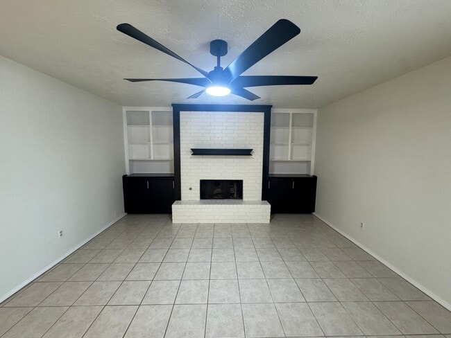 Building Photo - 200 off your move in before 10/15 ! Be Wow...