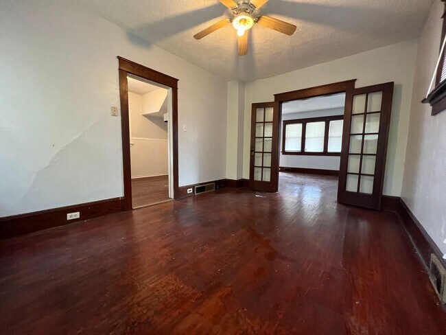 Foto del edificio - 3 br, 1 bath House - 308 E 29th St
