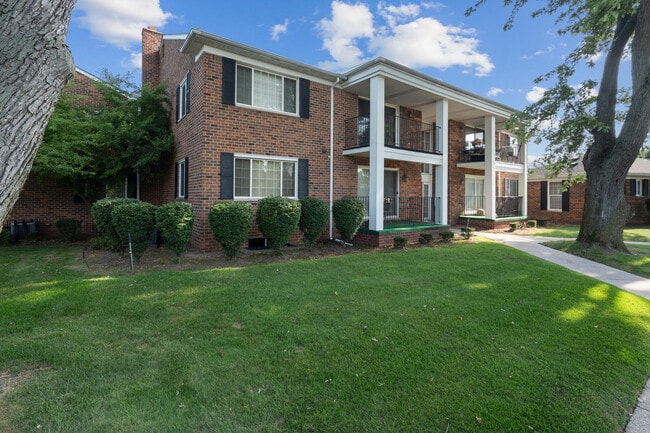 Building Photo - 25307 Shiawassee Cir